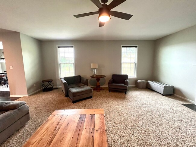 Building Photo - 3006 Farm View Dr