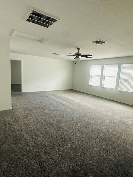 Building Photo - 10749 Pleasant Knoll Dr