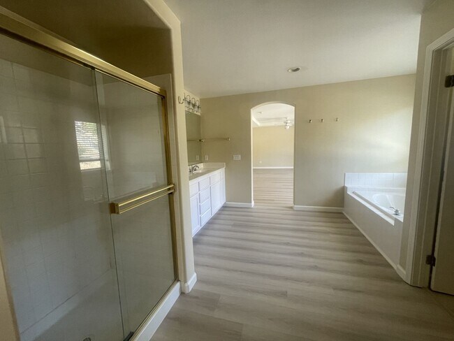 Building Photo - 4 Bedroom 3 Bath Hiddenbrook Home