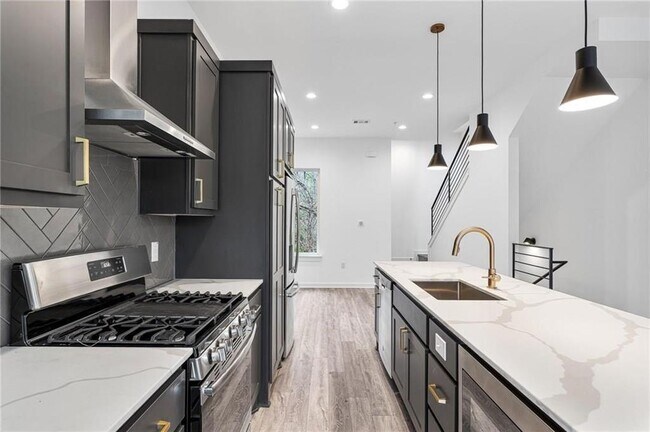 Building Photo - 2804 S 1st St