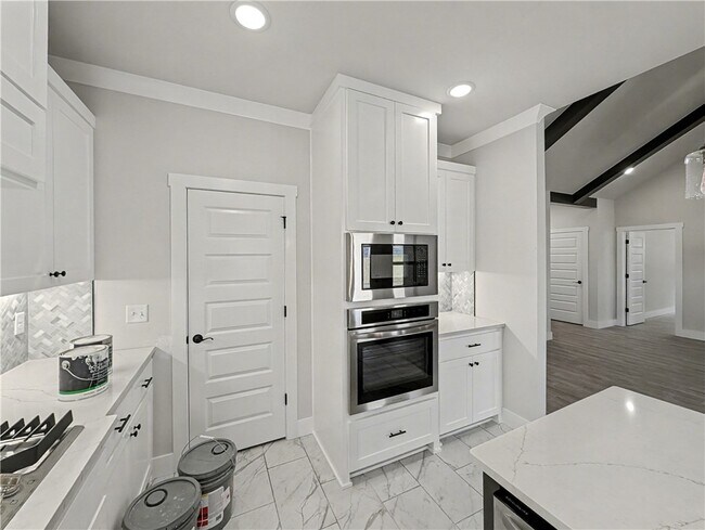 Building Photo - 6906 SW Basswood Ave