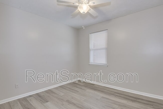 Building Photo - 250 Almon Ct