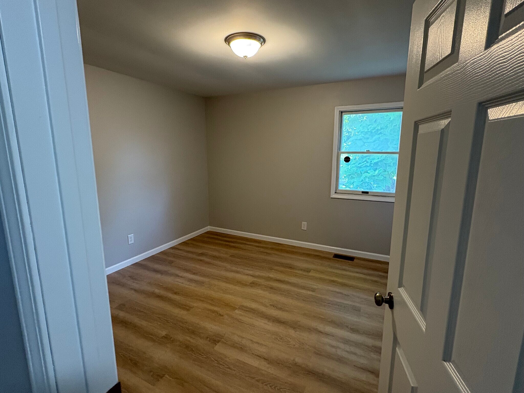 Building Photo - 663 Gibbard Ave