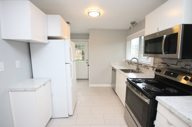 Building Photo - Live in East Hill! 3BR Historic Gem Just M...