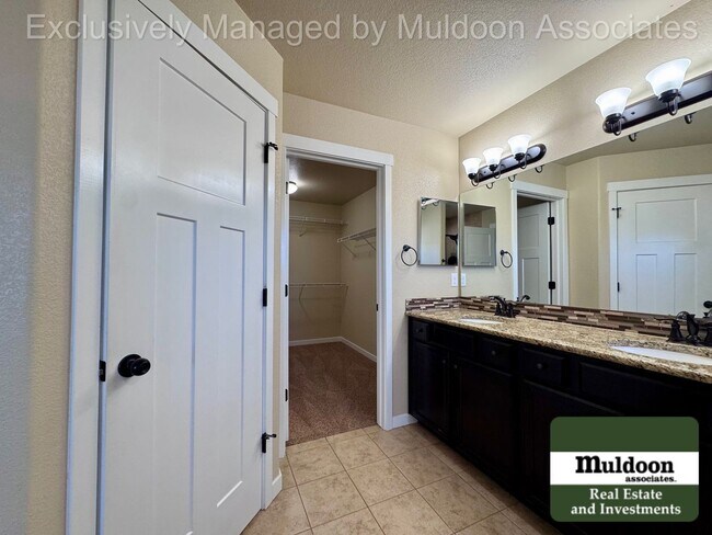 Building Photo - Spacious 5 Bedroom, 3.5 Bath Home with 3-Car Garage, and Pet-Friendly Living in 80925!