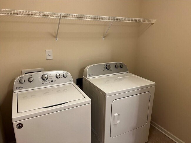 Building Photo - 701 Woodbridge Dr