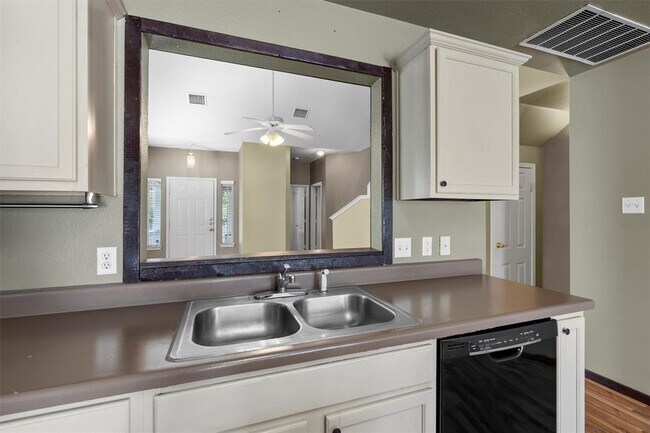 Building Photo - 693 Sampson