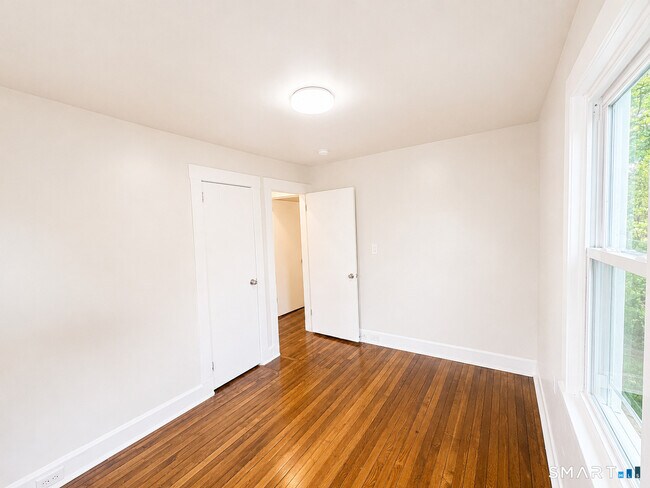 Building Photo - 52 Beech St