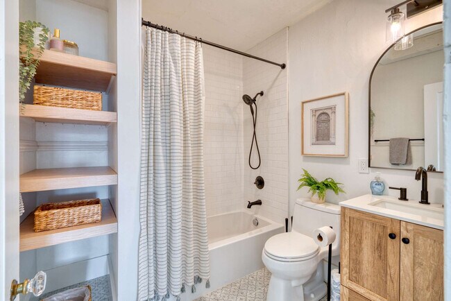 Building Photo - 1032-1036-1036 SE 12th Ave