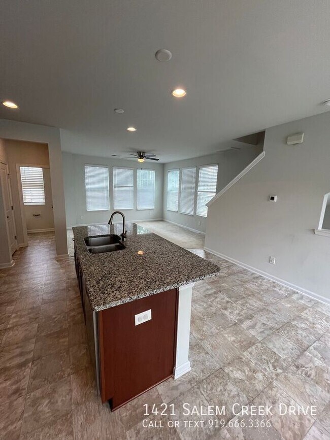 Building Photo - 1421 Salem Creek Dr