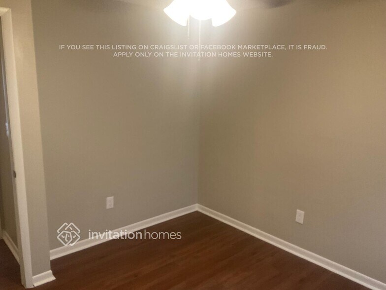 Building Photo - 553 Oak Creek Dr