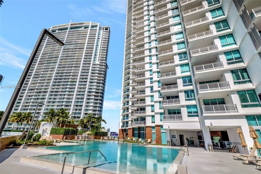 Building Photo - 350 S Miami Ave