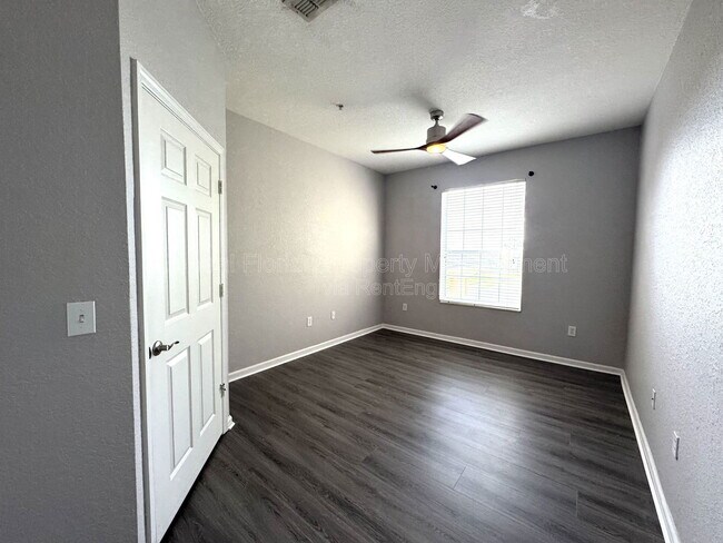 Building Photo - 8660 Buccilli Dr