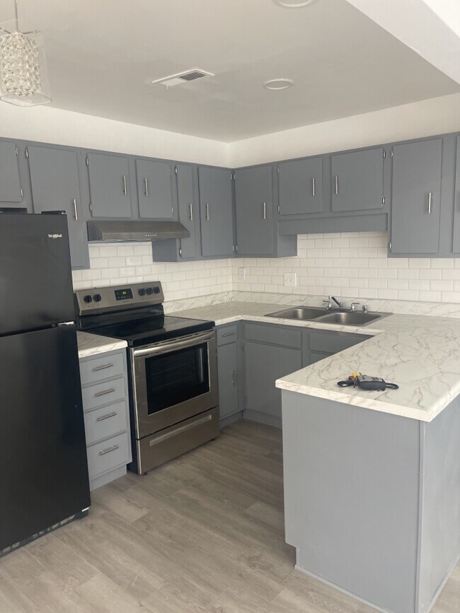 Building Photo - 2705 Lantern Walk SE