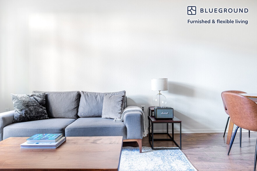 Building Photo - 8601 Lincoln Blvd