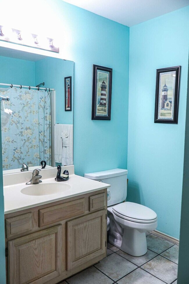 Building Photo - 108 E Campeche St