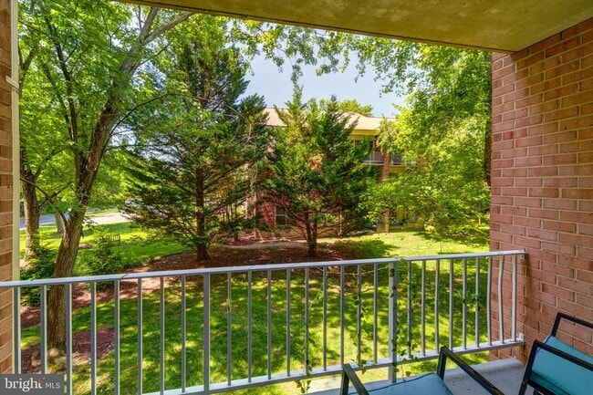 Building Photo - 6012 Westchester Park Dr