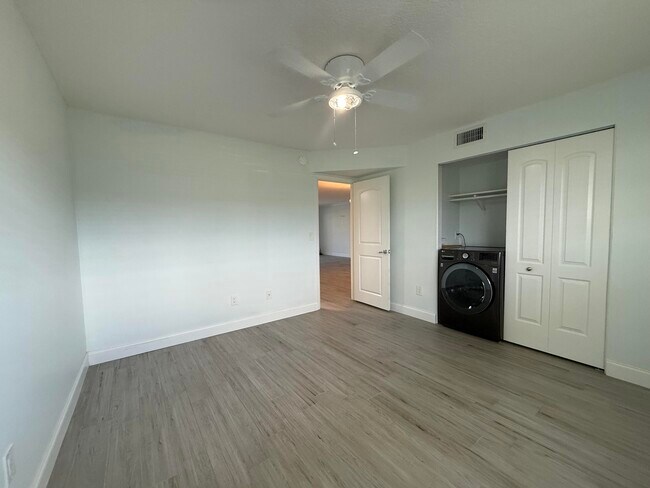 Building Photo - 121 Wettaw Ln
