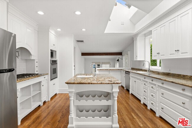 Building Photo - 521 Westbourne Dr