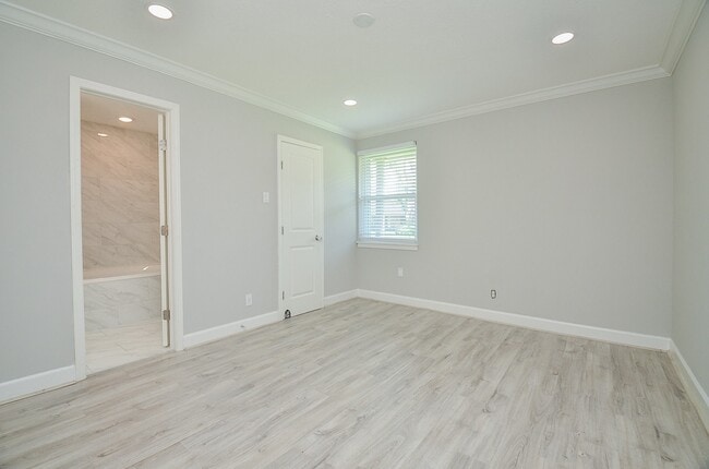 Building Photo - 9606 Highmeadow Dr