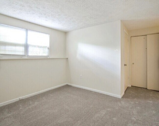 Building Photo - 10679 Campus Way S