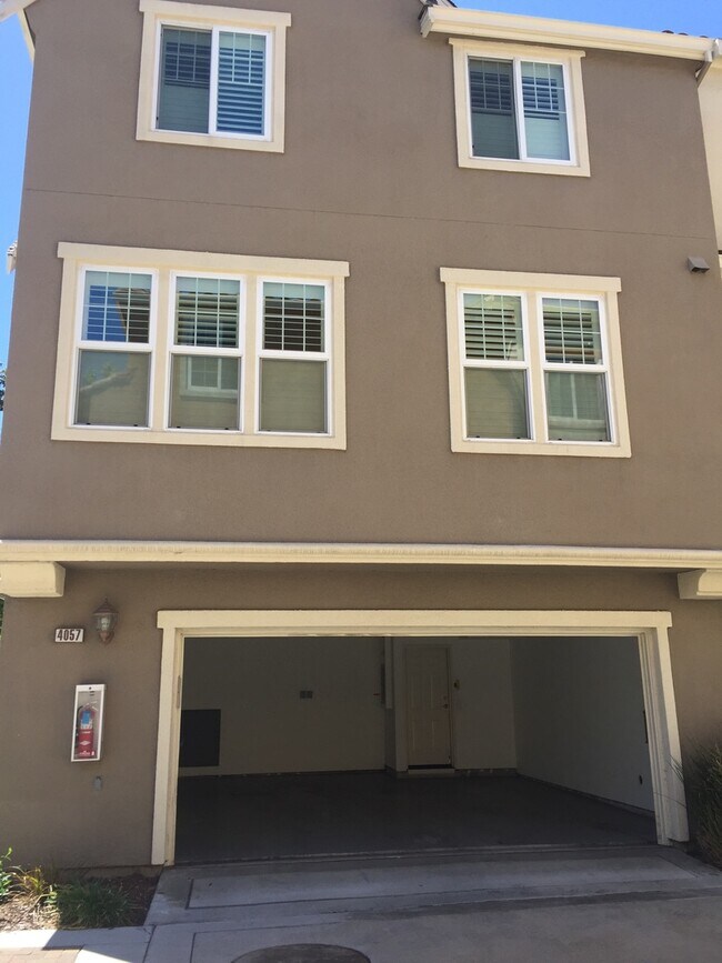 Building Photo - 4057 Crandall Cir