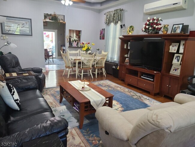 Building Photo - 154 W Washington Ave