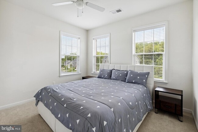 Building Photo - 2201 Monticello Ct