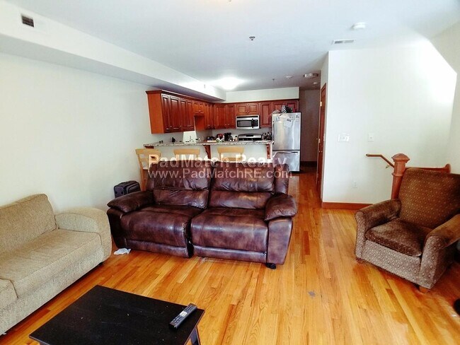 Building Photo - 102 Allston St