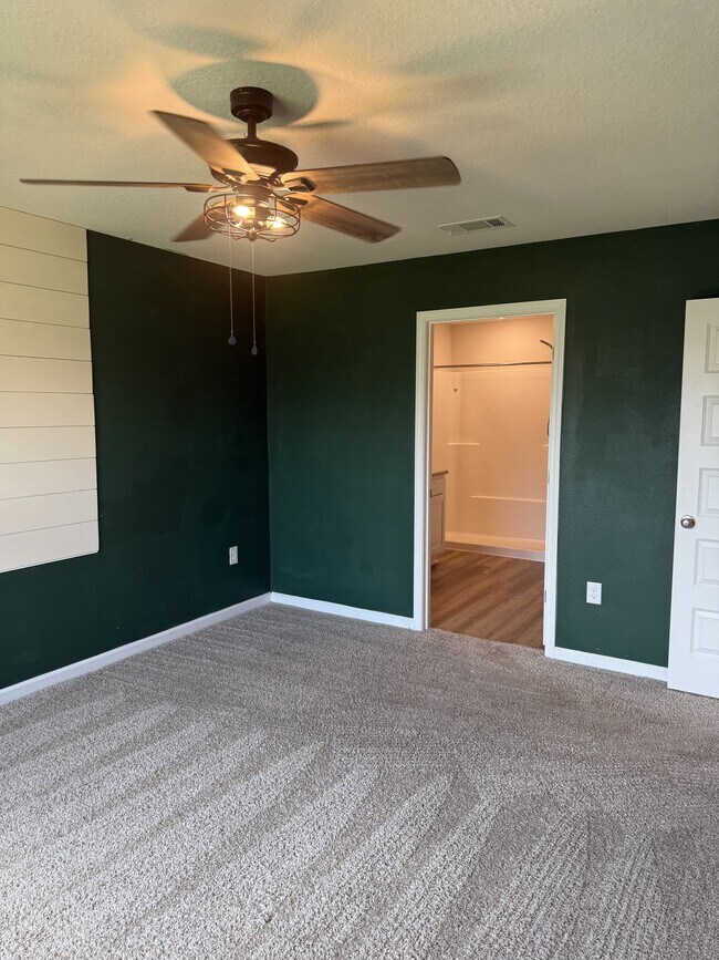 Building Photo - 5462 Peach Dr
