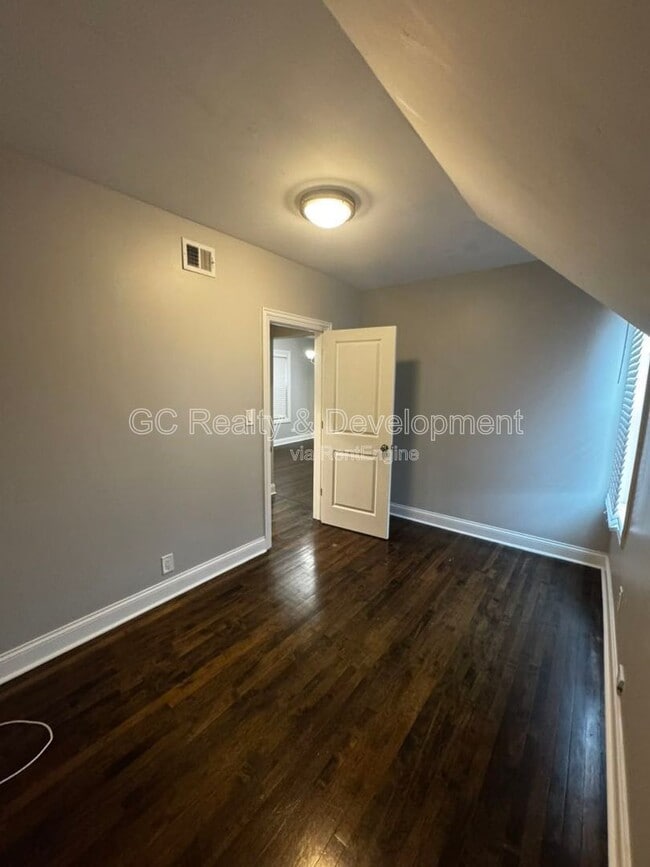 Building Photo - 4343 N Troy St