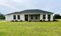 Building Photo - Small town living at its best!