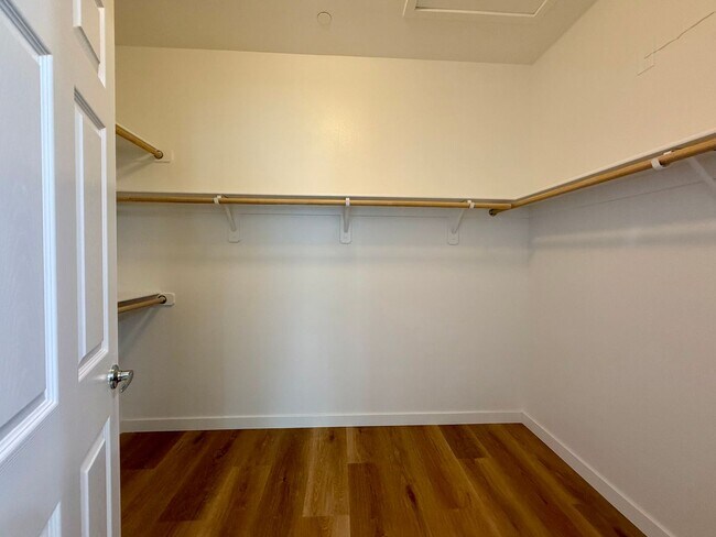 Building Photo - 4 BED, 2.5 BATH, 2 CAR-GARAGE, TWO-STORY, SINGLE FAMILY HOME FOR RENT w/ COMMUNITY POOL & SPA