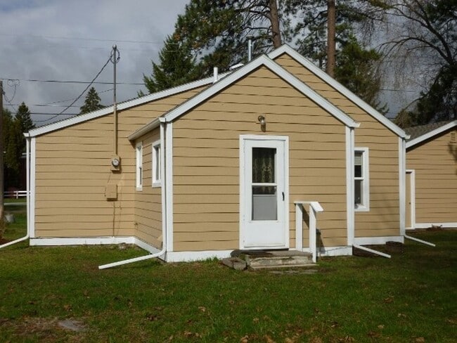 Building Photo - Cozy One Bed One Bath Close to Downtown CF...