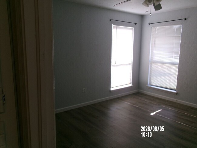 Building Photo - 6049 SW Atterbury Dr