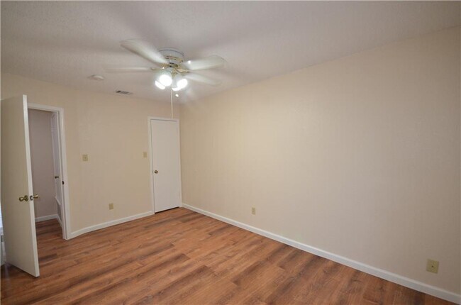 Building Photo - 13903 Lothian Dr