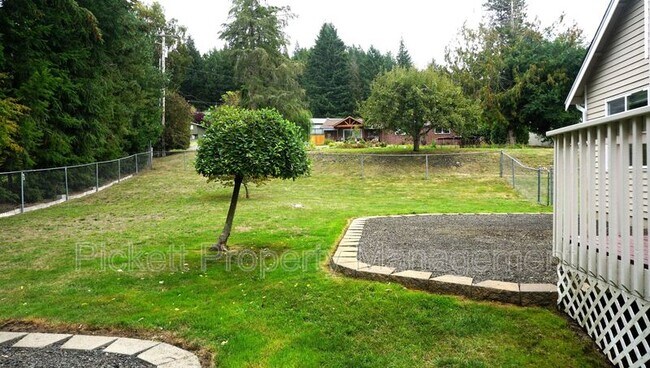 Building Photo - 4249 SE Fairway Cir