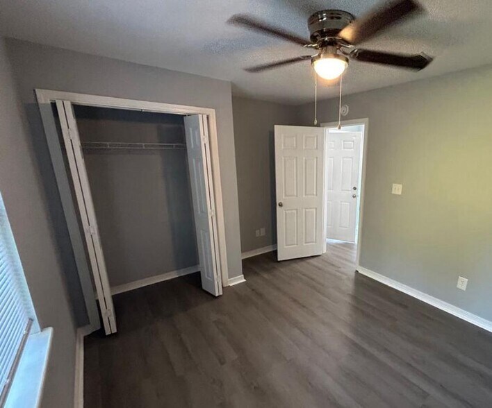 Building Photo - 2006 Ducayet St