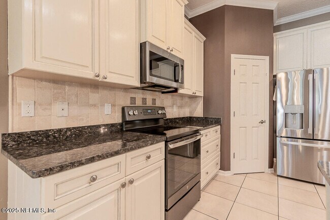 Building Photo - 6285 Wedmore Rd