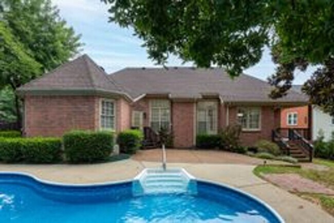Building Photo - Beautiful Brentwood Home with Inground Pool on Quiet Cul-de-Sac