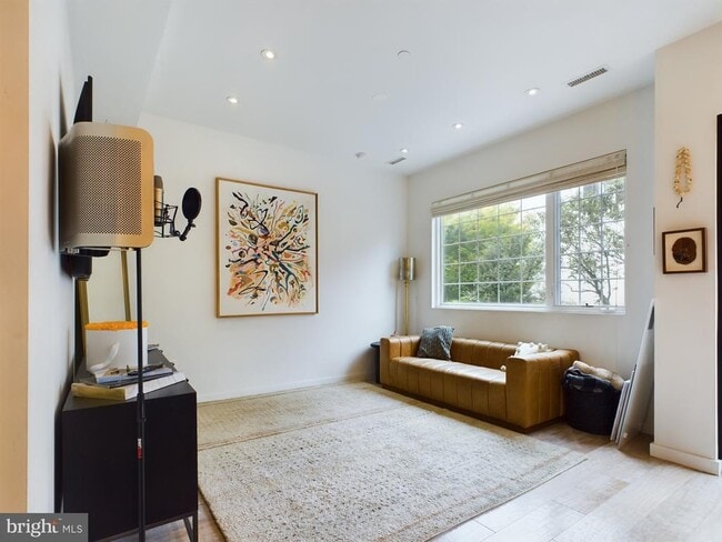 Building Photo - 1114 Shackamaxon St