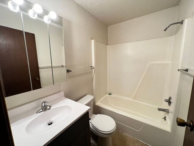 Building Photo - $1,050 | 2 Bedroom, 1 Bathroom Apartment | No Pets | Available for August 10th, 2026 Move In!