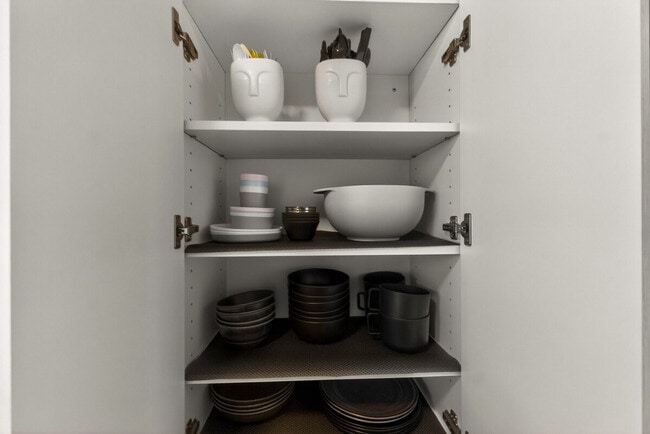 Building Photo - 1424 N Park Pl