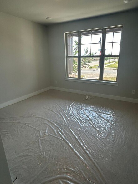 Building Photo - 7100 Dragonfly Ln