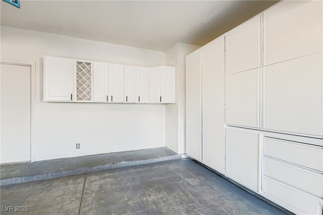 Building Photo - 3217 Symphony Dr