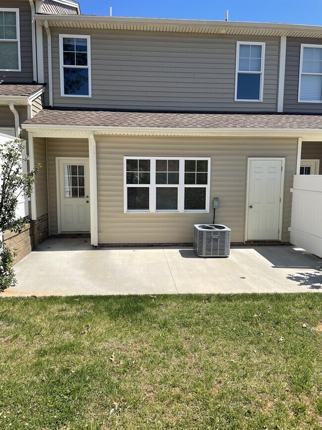 Building Photo - 1179 Commonwealth Cir