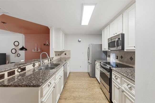 Building Photo - 1923 Bailey St