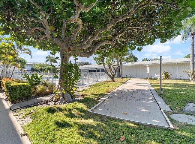 Building Photo - 2170 NE 51st Ct