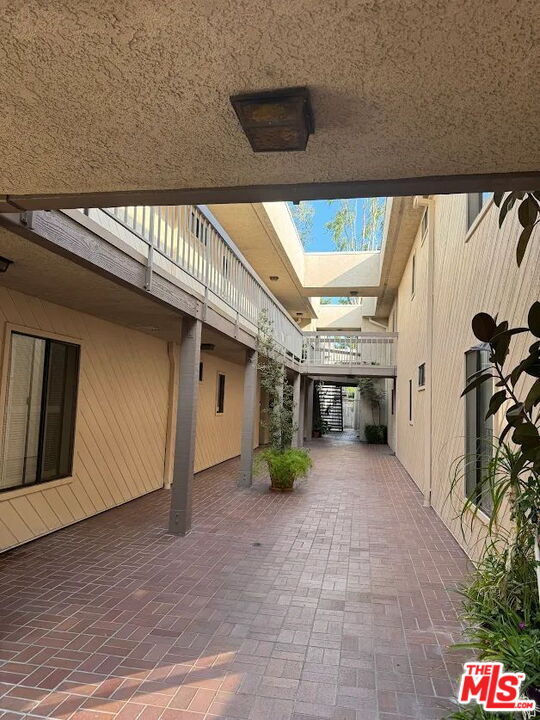 Building Photo - 15215 Magnolia Blvd