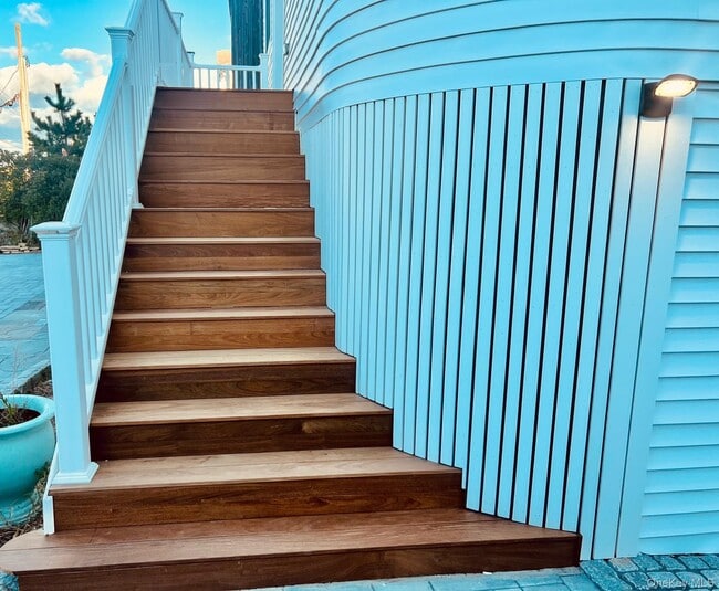 Building Photo - 675 Dune Rd